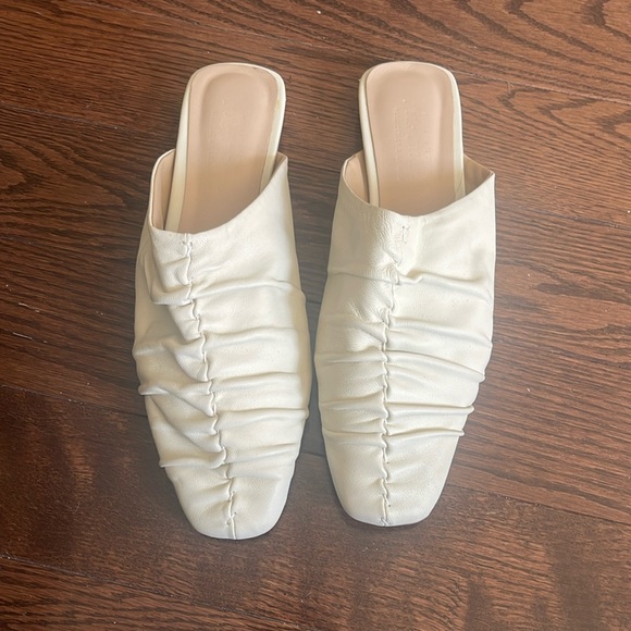 Slipper - Picture 1 of 2